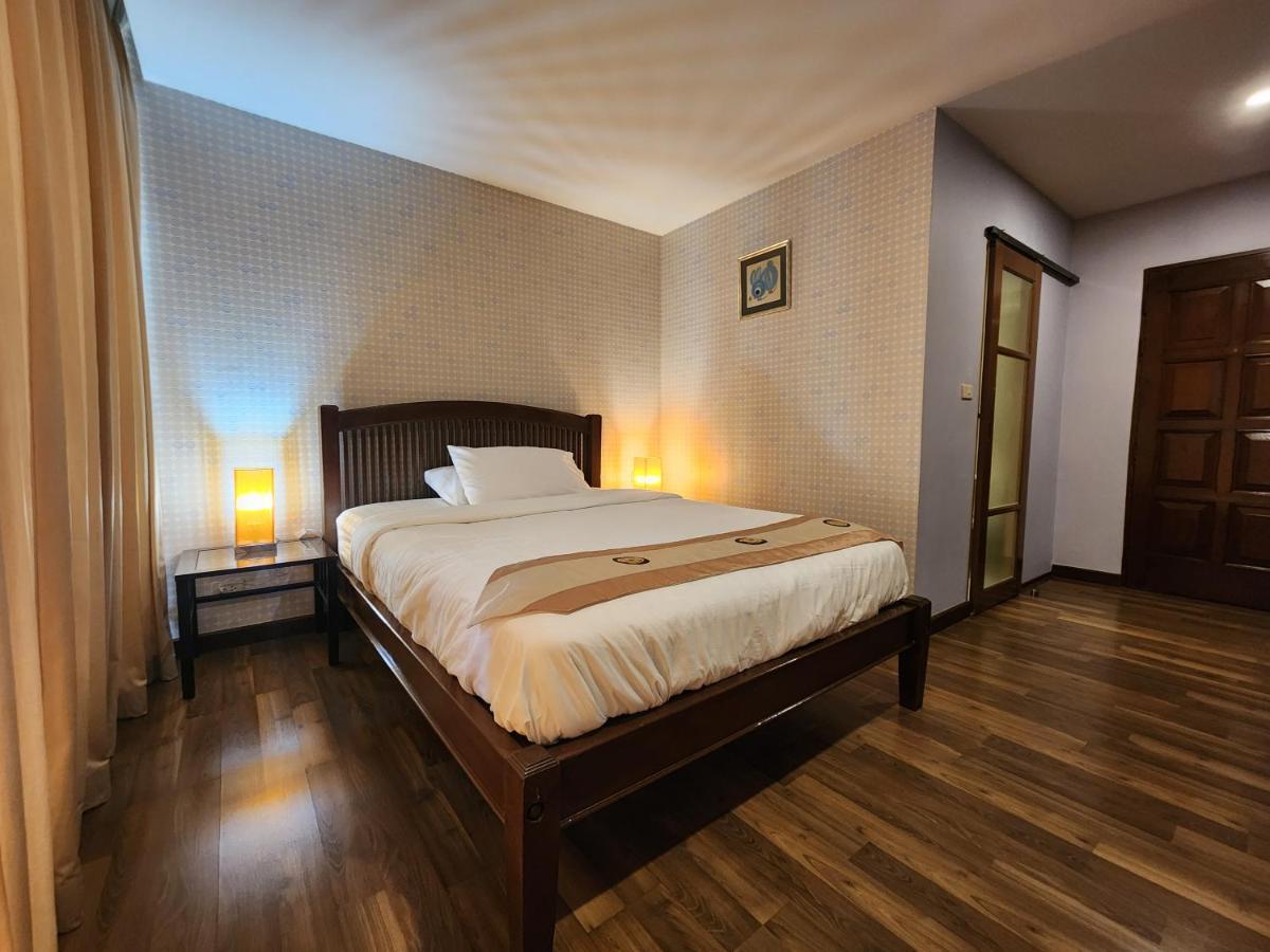 August Residence Bangkok Eksteriør bilde